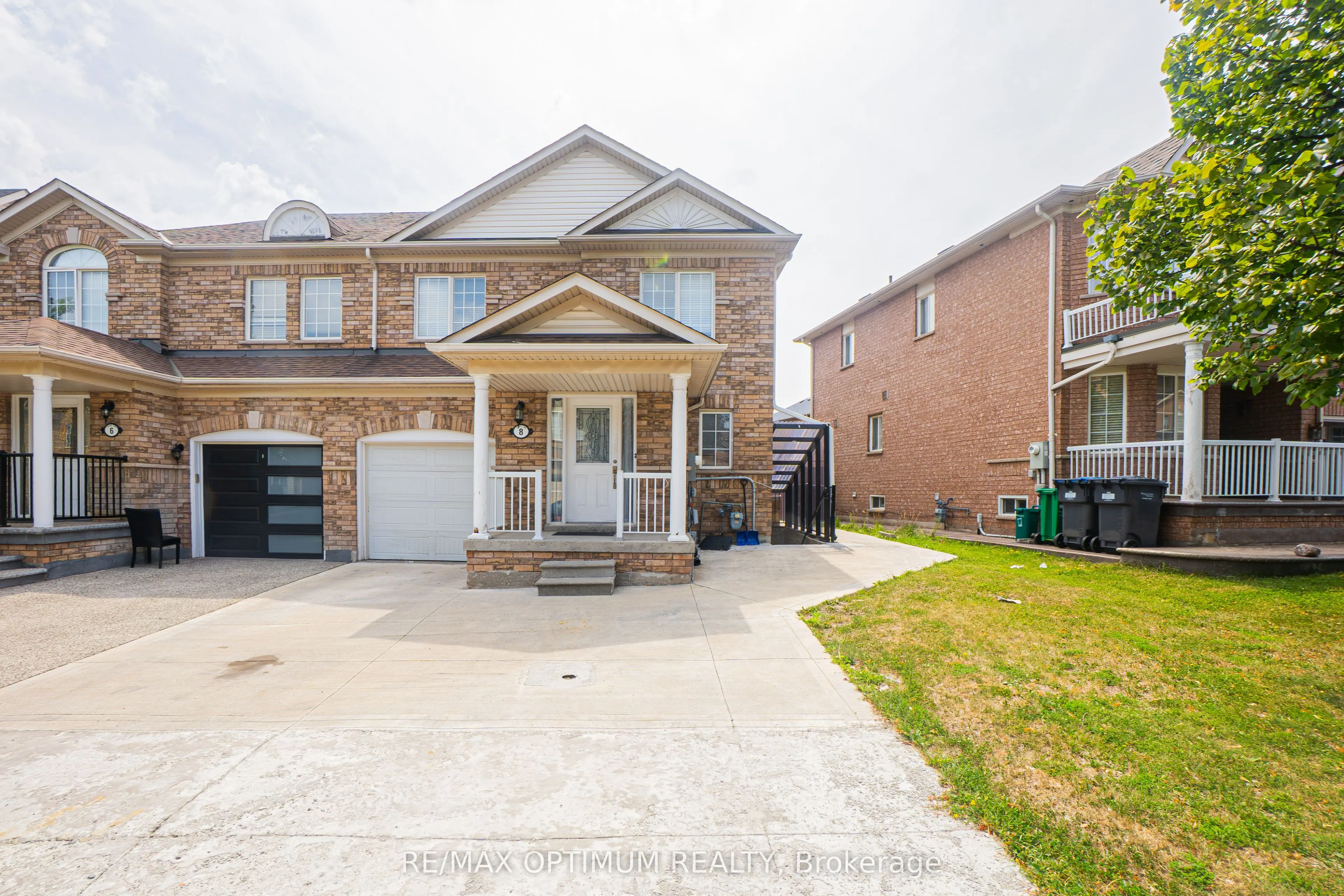 8 Topiary Lane, Brampton